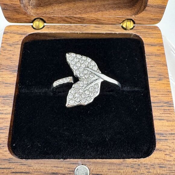 Vintage Whale Dolphin Mermaid Tail Rhinestone Ring Marine-Inspired Glam Retro - Picture 9 of 10